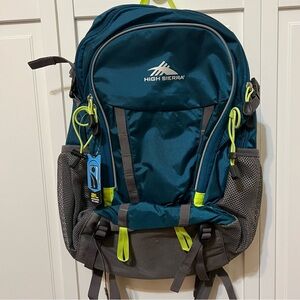 High Sierra 19” HydraHike Hydration Backpack - 68 oz Reservoir